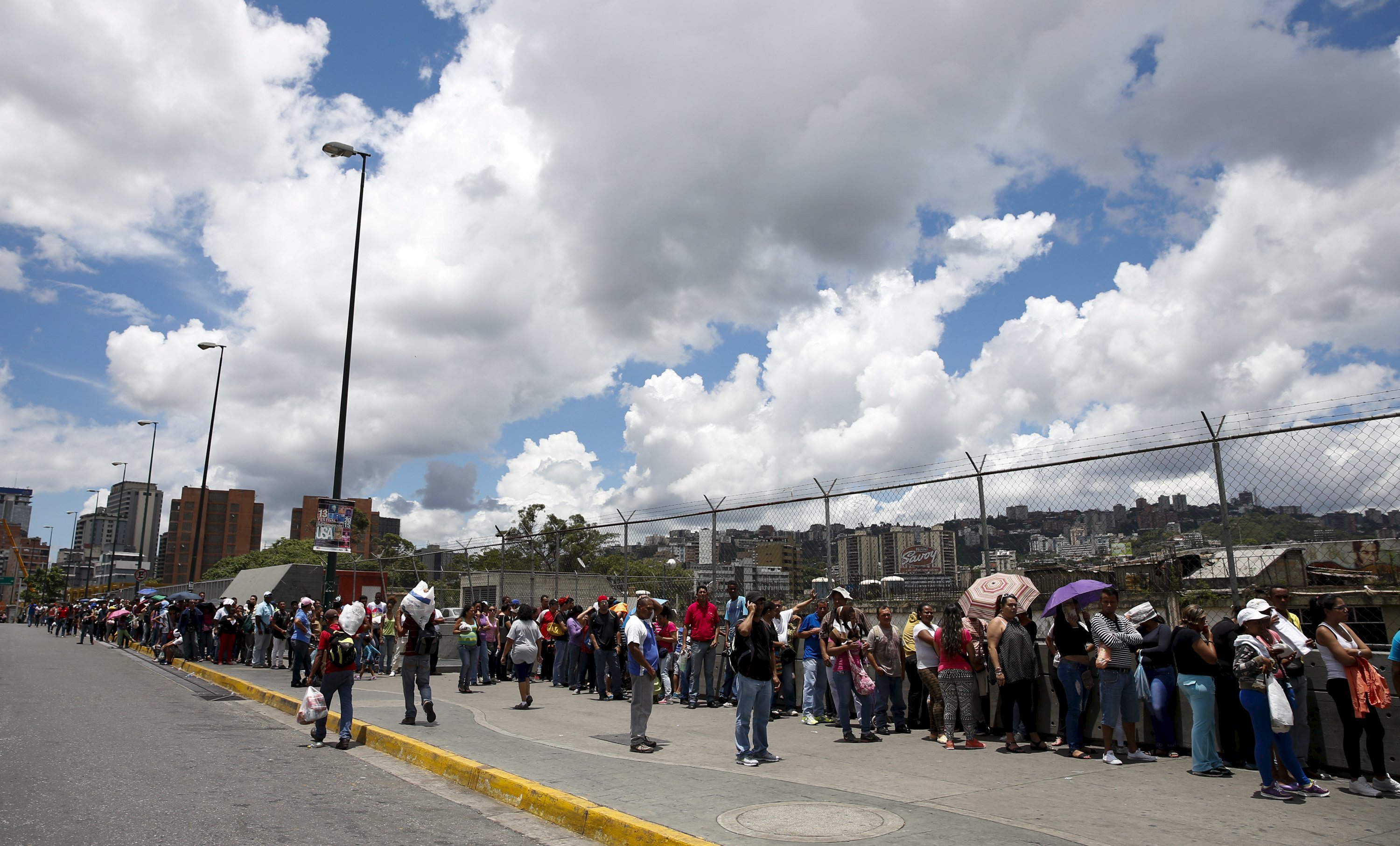 Venezuela es el país con las colas más largas de la tierra, luego de la caída del comunismo
