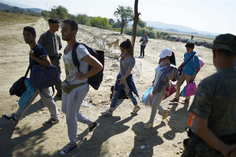 Unión Europea se moviliza ante masiva llegada de refugiados