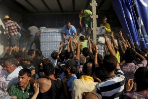 Al menos 5.600 migrantes entraron en Macedonia desde Grecia en un solo día