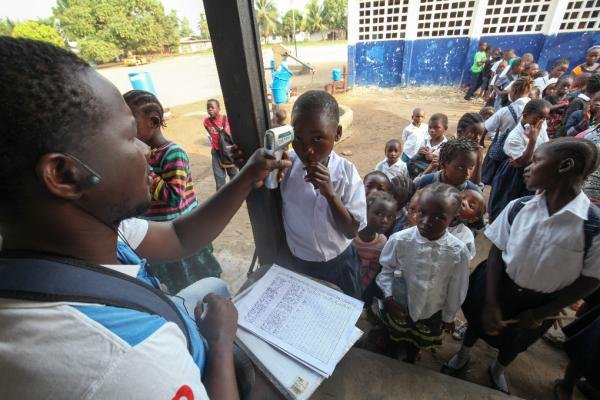 Destinan un millón de euros para educación de niños afectados por ébola