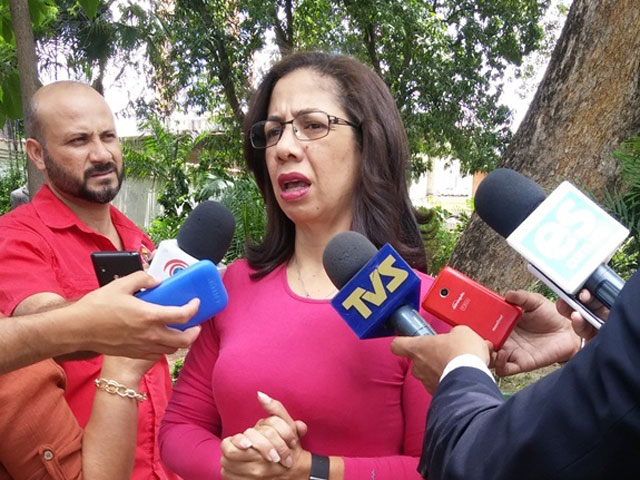 Betsy Bustos: Horario de clases integral propuesto por el gobierno es una medida inhumana