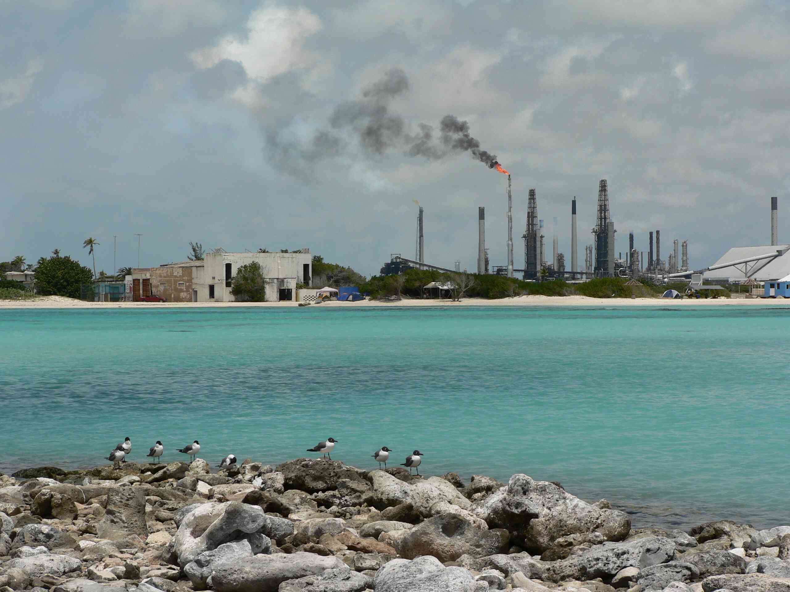 Aruba y Citgo exploran acuerdo para reactivar refinería
