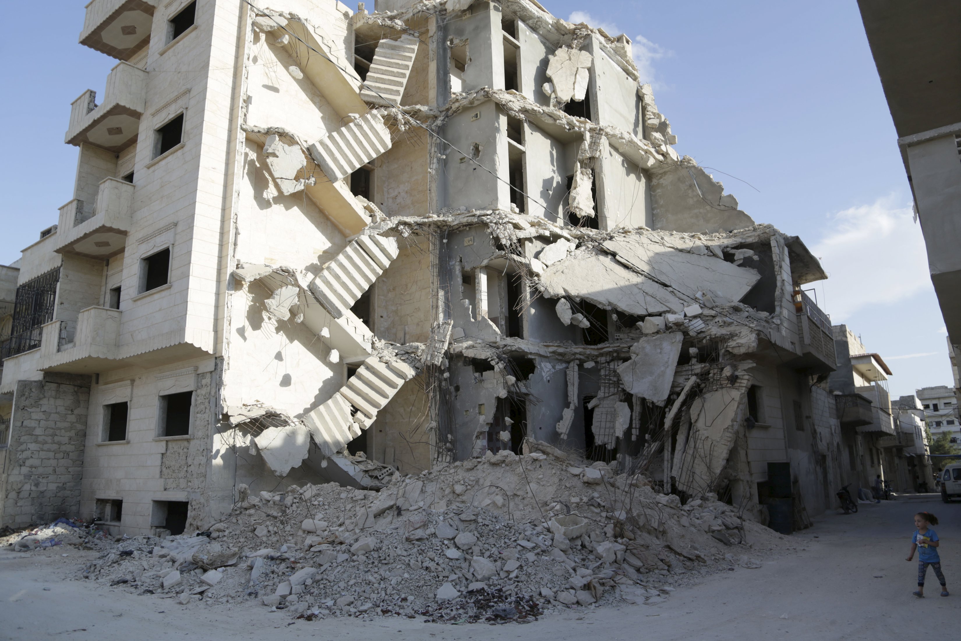 Oposición siria asegura que bombardeos rusos han matado a 36 civiles
