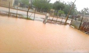 Palo de agua en Zulia causa inundaciones en las calles (Fotos)