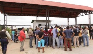 Protestaron por medidas en ventas de alimento en El Tigre