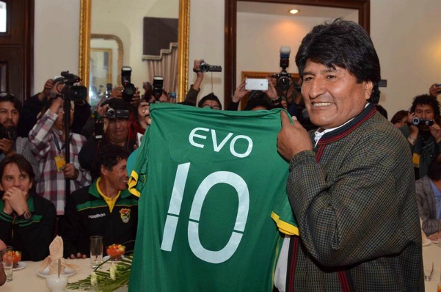 Evo Morales “dará lo que pidan” a jugadores bolivianos si clasifican a Rusia 2018