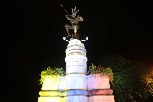 estatua cacique guaicaipuro