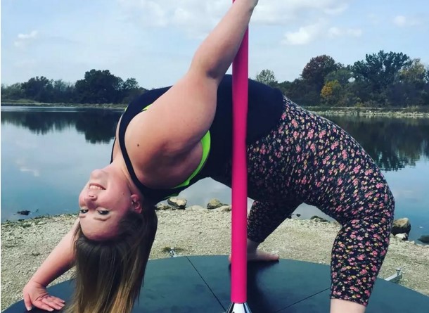 Mujer baja 30 kilos gracias al Pole Dance (Video)