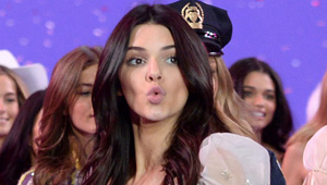 ¡Ay mamá!… la pantaletica transparente de Kendall Jenner en su debut como “angelita”