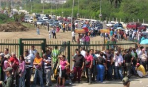 Escasez y precios altos complican compra de cauchos en Puerto La Cruz
