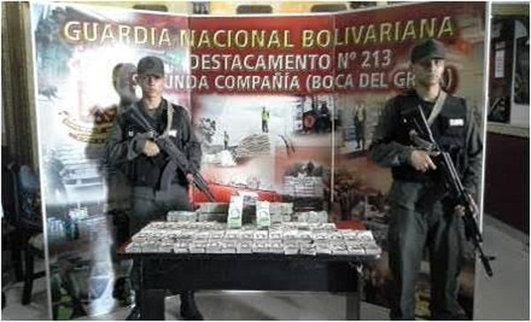 Los efectivos militares retuvieron 951 mil bolívares y 65 mil pesos colombianos