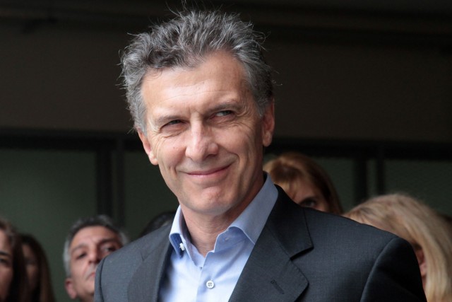 Baires. Septiembre 18 de 2012.- El jefe de Gobierno de la ciudad de Buenos  Aires, Mauricio Macri, inauguró hoy las obras de ampliación de un Centro de  Formación Profesional, en el barrio de Mataderos, donde se dictan cursos  gratuitos a jóvenes sobre  gastronomía, construcción, electricidad,  informática, administración y multimedia, entre otros oficios. Macri estuvo  acompañado por el ministro de Educación, Esteban Bullrich. Foto: Sandra Hernández-gv/GCBA