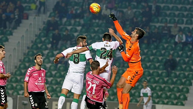 Dani Hernández fue una muralla de hierro para salvar al Tenerife ante el Elche