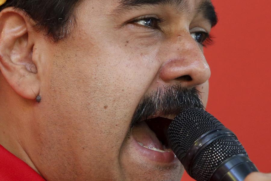 Maduro advierte que defenderá con “mano de hierro” estabilidad democrática