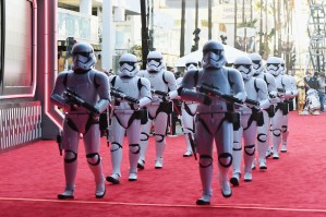 Se soltaron los “warsie”… Imágenes del estreno de Star Wars: El Despertar de la Fuerza (FOTOS)