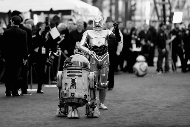 HOLLYWOOD, CA - DECEMBER 14: (EDITORS NOTE: Image was coverted to black and white) R2-D2 and C-3PO attend The Premiere of Walt Disney Pictures and Lucasfilm's "Star Wars: The Force Awakens" on December 14, 2015 in Hollywood, California.   Jason Merritt/Getty Images/AFP