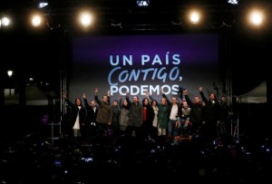 Neonazis irrumpieron en fiesta de Podemos con la pancarta: “Bienvenido a la República Bolivariana de España”