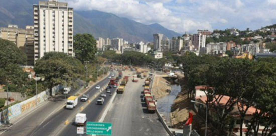 Accidente en la autopista Valle-Coche dejó al menos dos heridos (Fotos y Video)