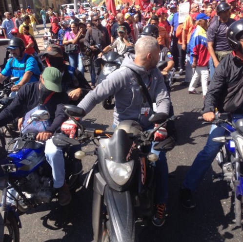 Motorizados encapuchados empiezan a rondar puntos estratégicos en Libertador (fotos)