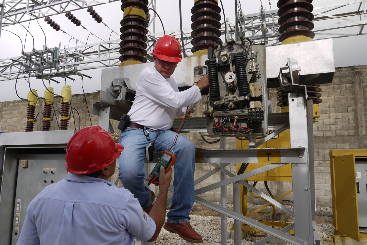 Cuadrillas de Corpoelec confirman avería en sector Caraballeda #4Mar