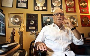 Muere el cantautor y productor musical Pablo Manavello (Videos)