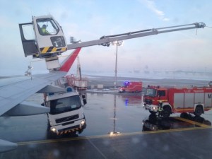 Un avión choca contra dos camiones estacionados en el aeropuerto de Munich