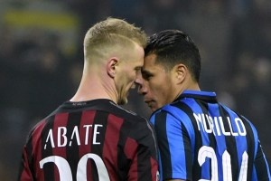 Nápoles y Juventus se distancian en Italia; Milan se lleva el derbi