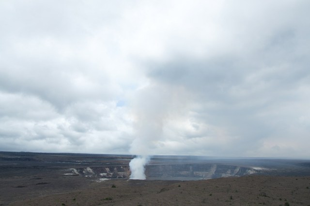 En el año 2000 se encontraron 2 cuerpos en avanzado estado de descomposición cerca donde la lava del volcán Kilauea desemboca en el mar. Las muertes fueron causadas por edema pulmonar debido a la inhalación del ácido clorhídrico producido por la lava cuando entra en contacto con el agua del mar.