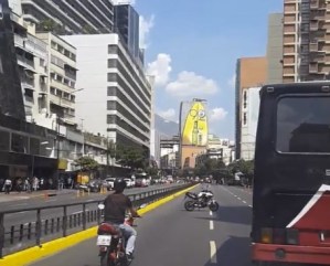 Protesta frente al Ministerio de Transporte colapsa la Francisco de Miranda (Fotos + video)