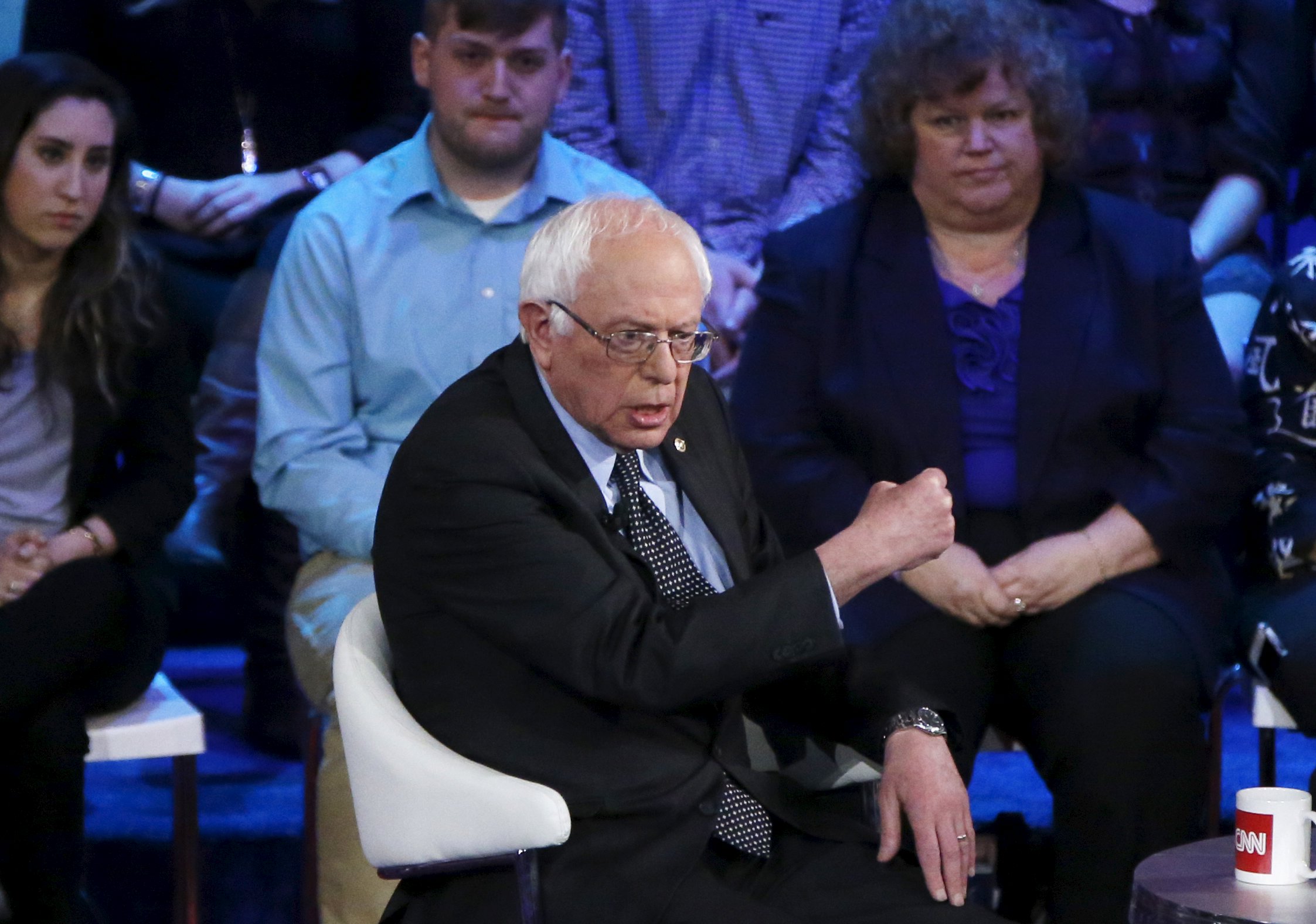 Bernie Sanders tacha a Donald Trump de “mentiroso patológico”