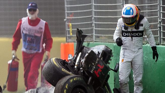 EN FOTOS: Brutal accidente de Fernando Alonso durante el GP de Australia