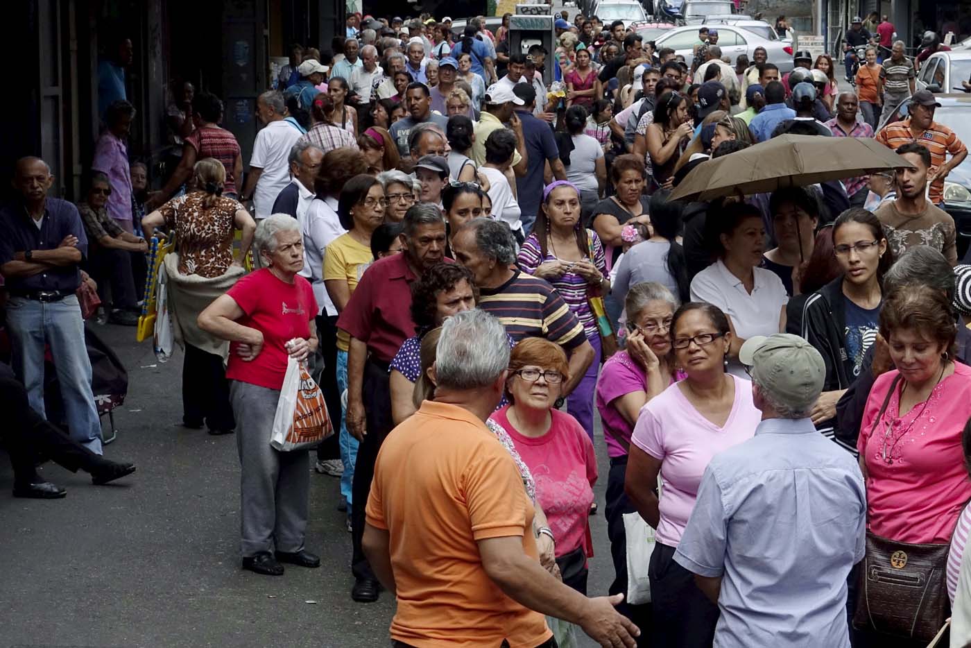 Violencia en las colas aleja a los vecinos de los supermercados