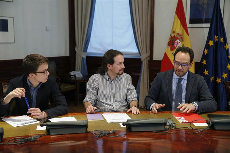 Socialistas culpan a Podemos de cerrar negociación a posible Gobierno español