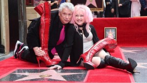 Cyndi Lauper desvela su estrella en el Paseo de la Fama de Hollywood