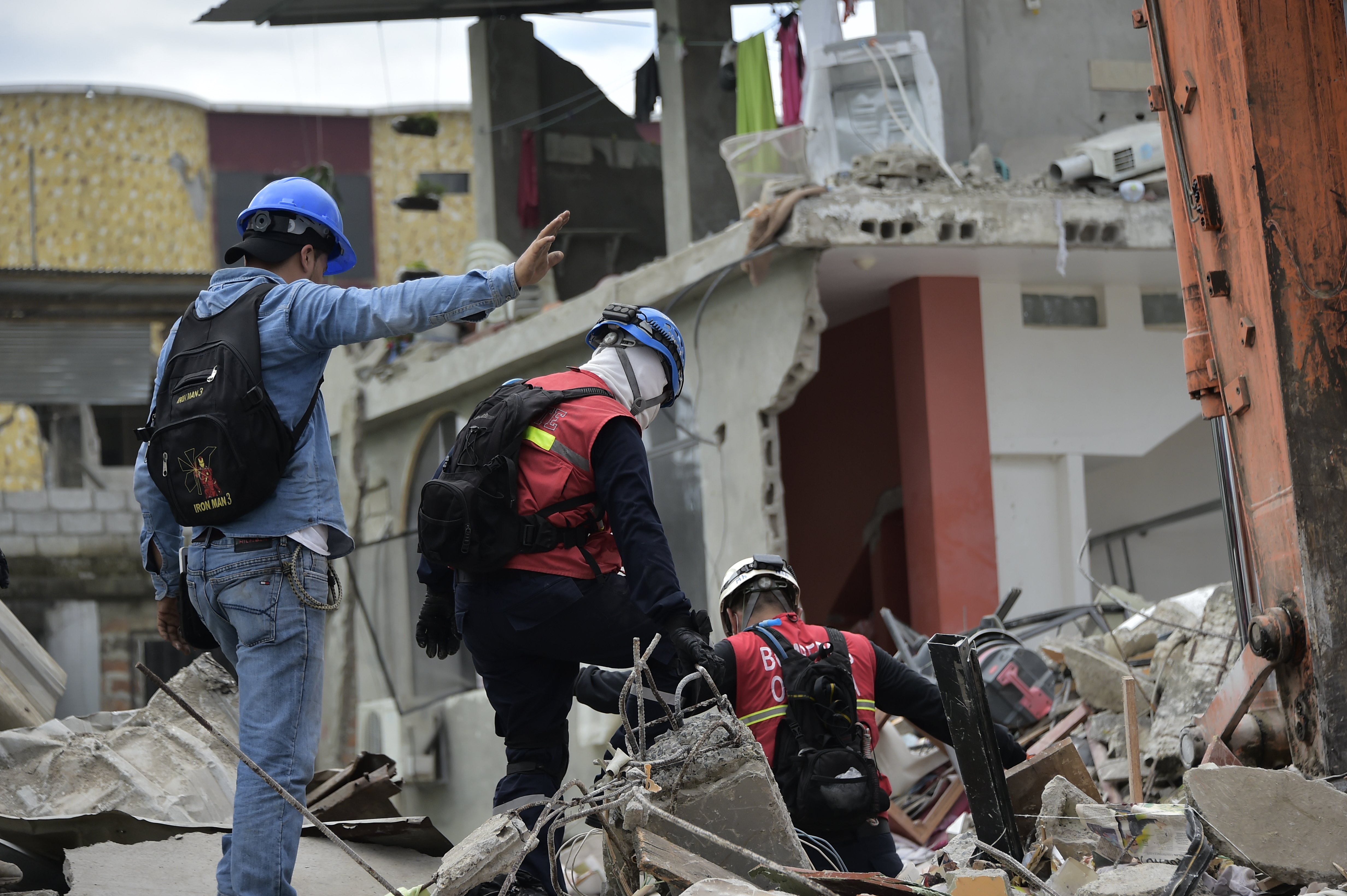 Sismo en Ecuador: balance oficial sube a 246 muertos y 2.527 heridos