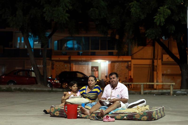La noche, el refugio que une a los ecuatorianos en Manta