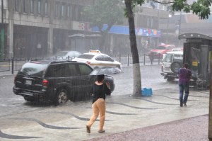 Lluvias dispersas continuarán este domingo en todo el país