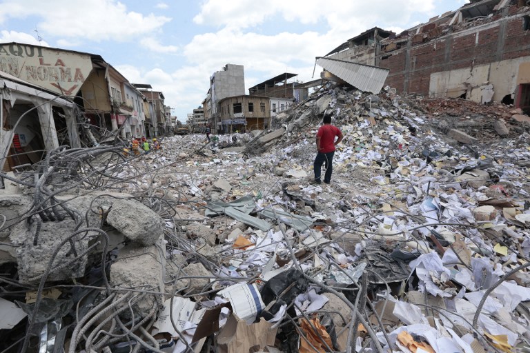 Aumenta a 646 cifra de muertes por terremoto en Ecuador