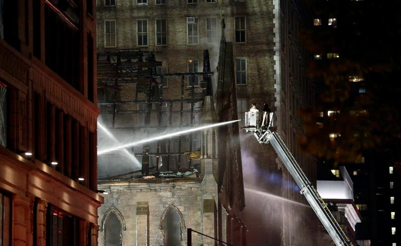 Controlan incendio que destruyó iglesia histórica de Nueva York (Fotos)