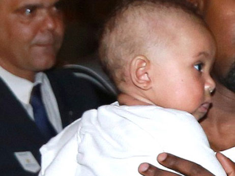 Saint, el bebé de Kim Kardashian, ya se deja ver en público