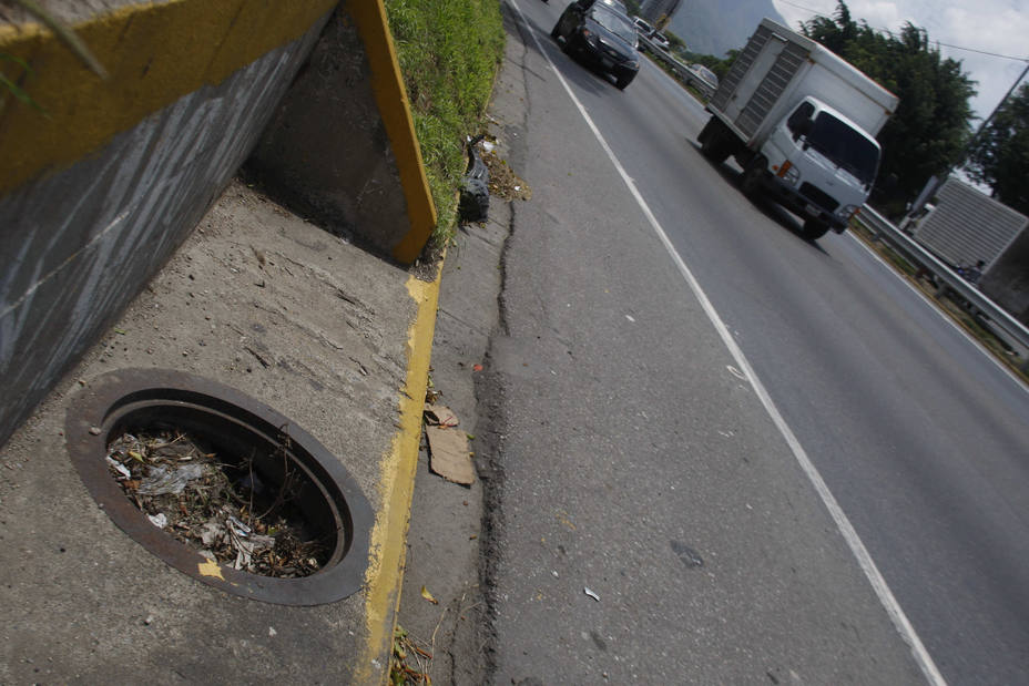 Más de la mitad de los drenajes de Caracas están obstruidos