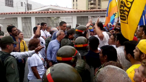 En CNE Lara, diputados fueron agredidos con golpes, insultos y amenazas por la GNB