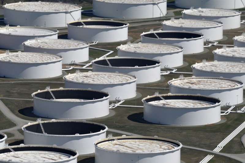 Jefe de OPEP dice acuerdo para estabilizar mercado petrolero podría durar un año