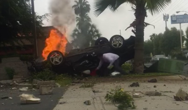 ¡Ah ok! Presenció un aparatoso accidente y antes de ayudar grabó su momento heroico