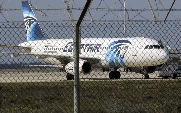 Revelan cuál fue la última alerta del vuelo de EgyptAir minutos antes del siniestro