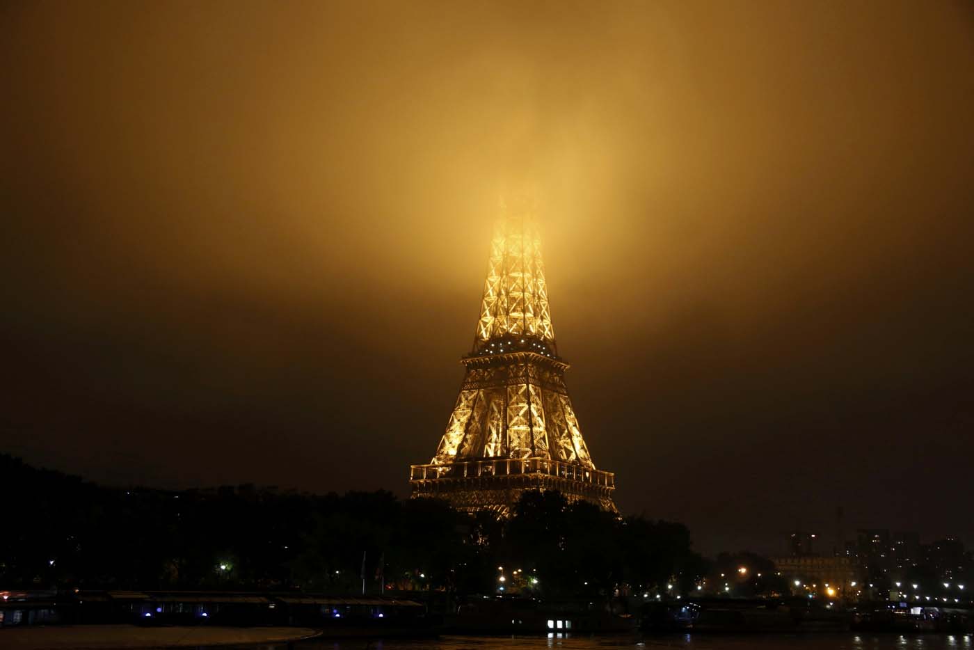 La Torre Eiffel apagará sus luces esta noche por las víctimas de Barcelona