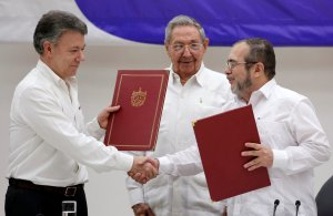 Acuerdo de paz en Colombia se firmará el 26 de septiembre, FARC pospone conferencia