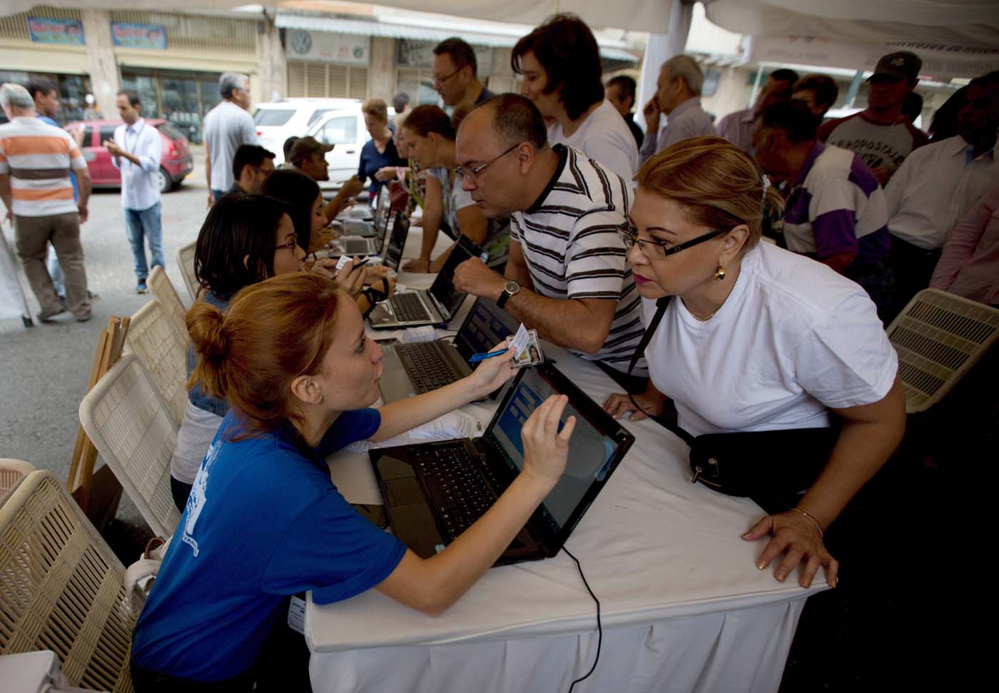 Hoy es el último día para validar las firmas del revocatorio