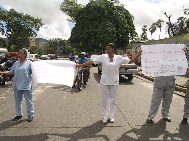 Fetrasalud exige incremento de sueldo a 100 mil bolívares para trabajadores del sistema sanitario