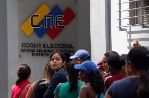 Análisis: ¿Puede haber elecciones en Venezuela sin oposición?
